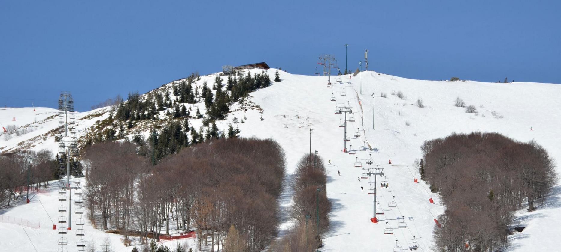 Super Besse - zipline departure, Altitude restaurant and departure of the red slopes