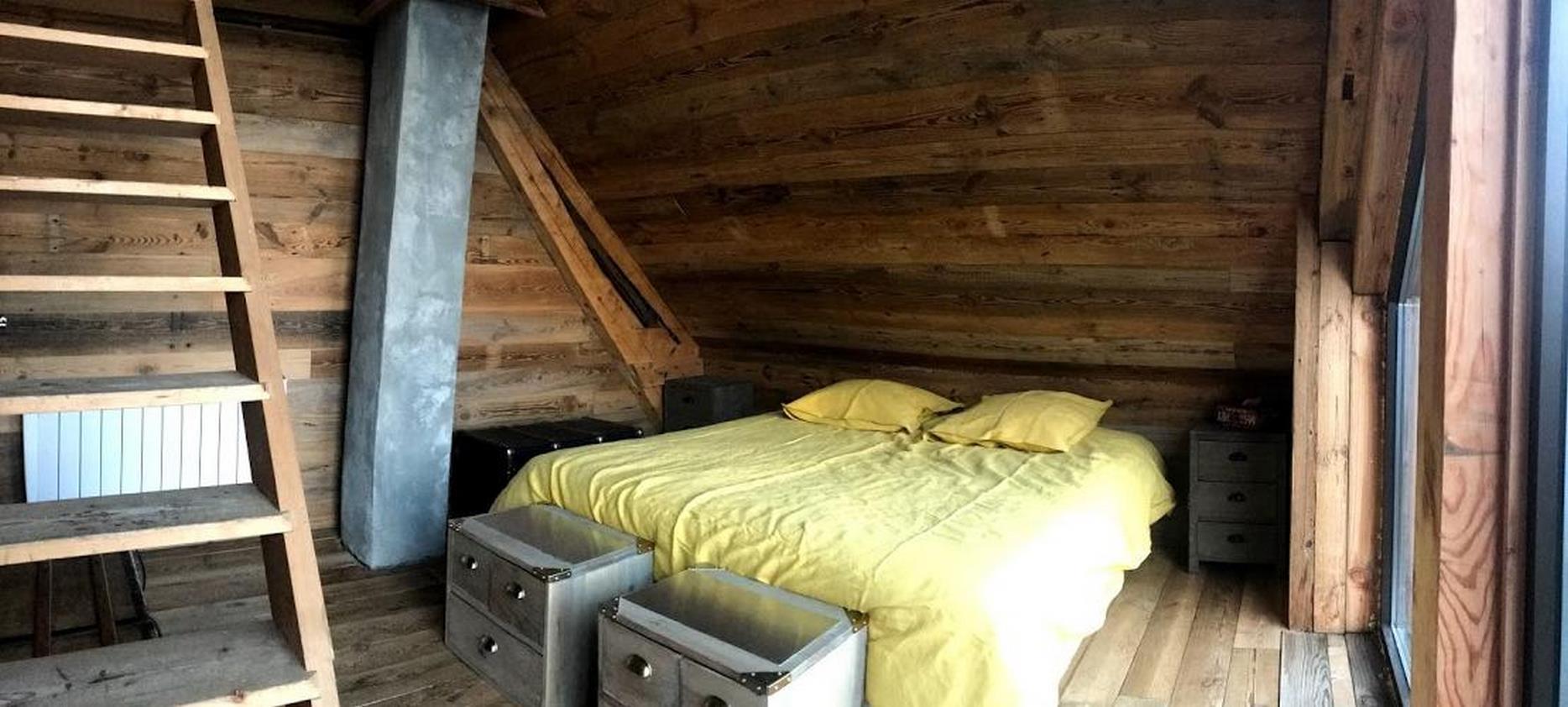 Super Besse Chalet - bedroom for 1/2 people in a King Size bed configuration in Super Besse