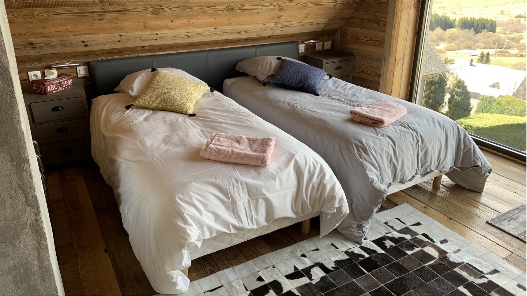 Super Besse chalet, Anorak chalet, Bois Joli bedroom, single beds
