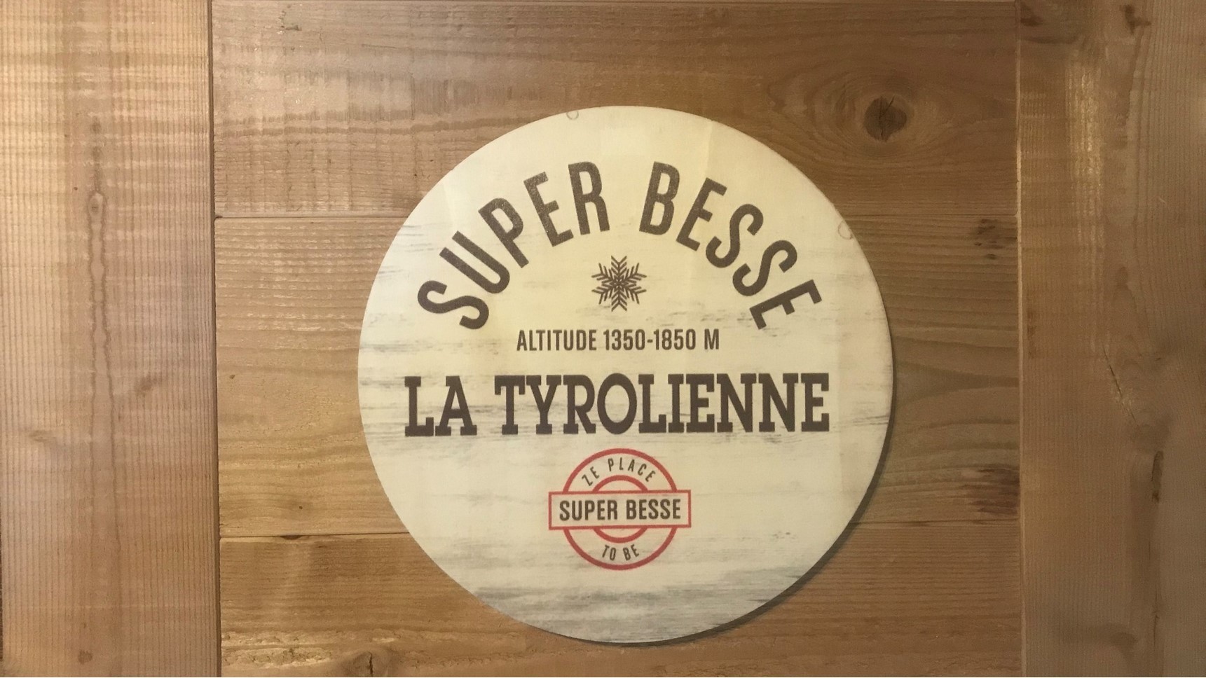 Super Besse chalet, Anorak chalet, Tyrolean room, sign