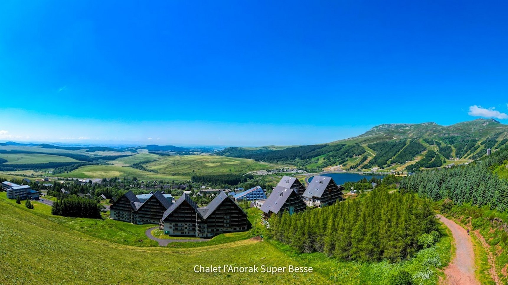 The Chalet l'Anorak in Super Besse, panorama of the summer resort of Super Besse