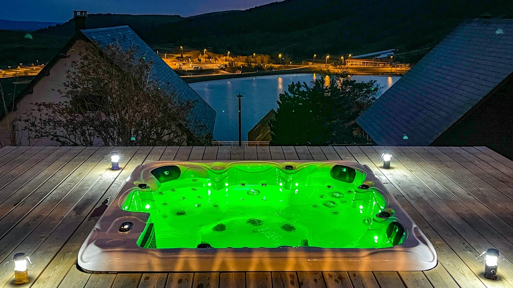 At night, enjoy the Spa at Chalet l'Anorak in Super Besse and its Light Therapy