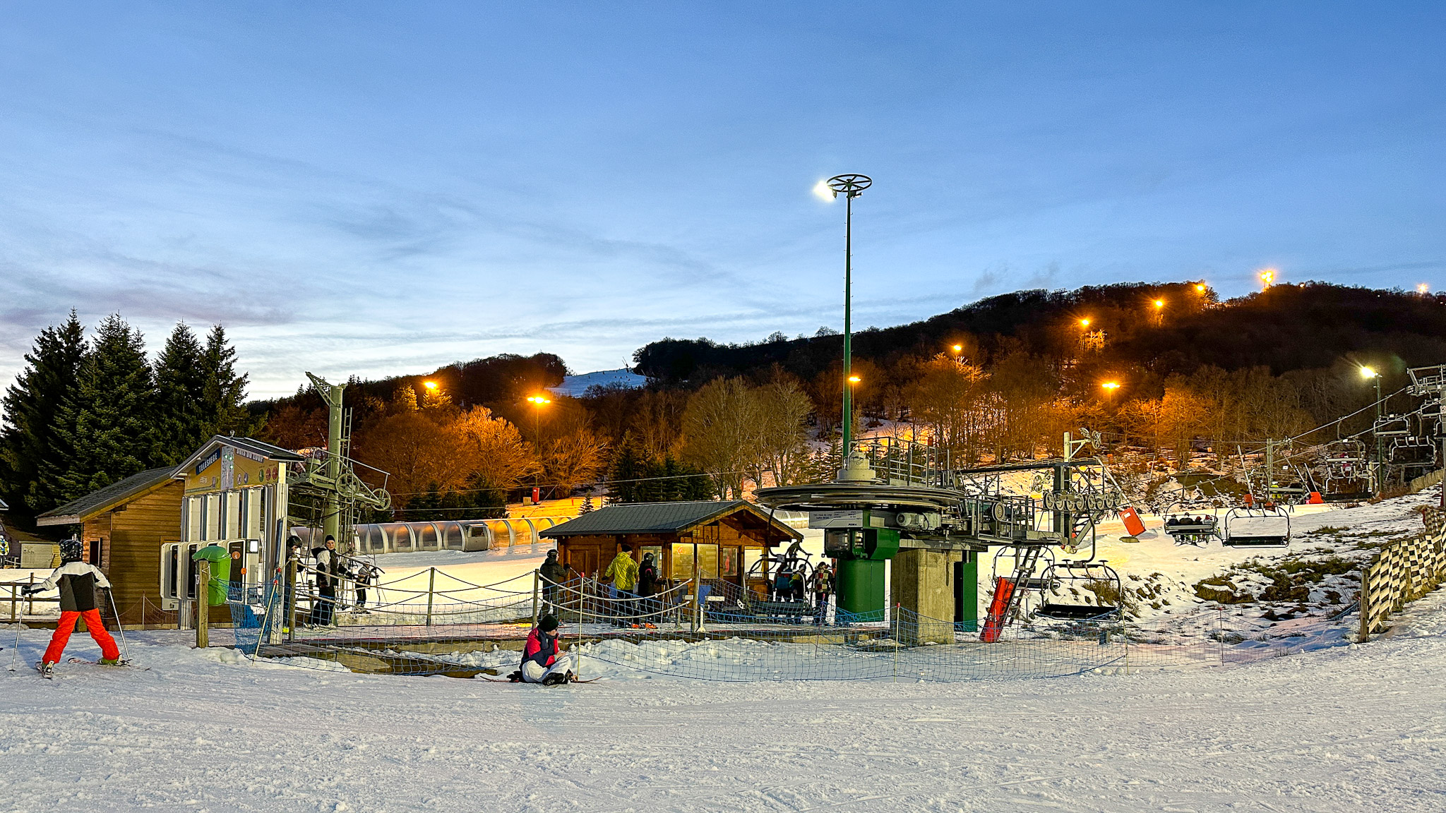 Super Besse, skiing at night in the Super Besse resort