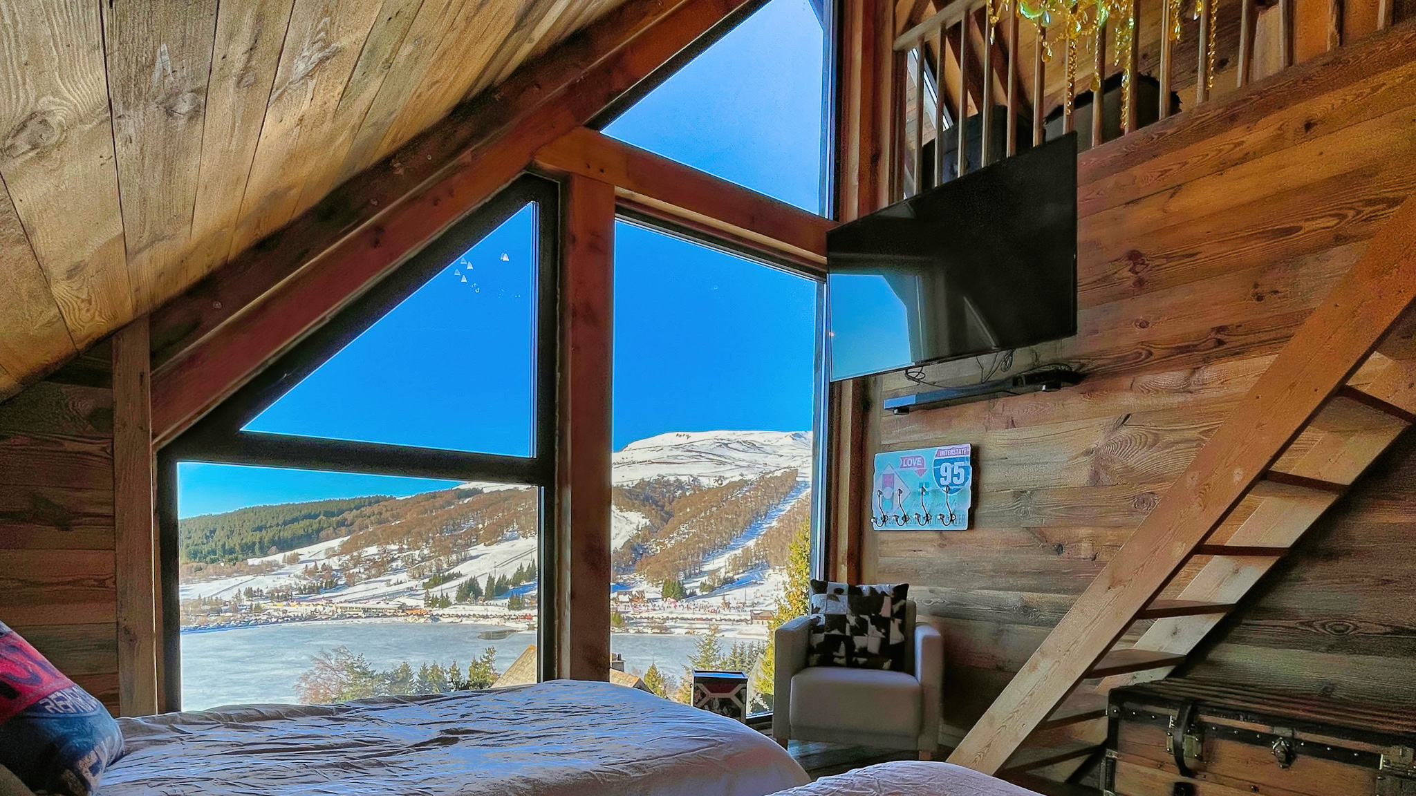 Chalet l'Anorak Super Besse, Room overlooking the ski slopes of Super Besse