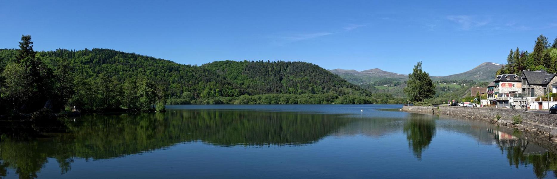 Panoramic view of Lac Chambon in the Puy de Dôme in Auvergne