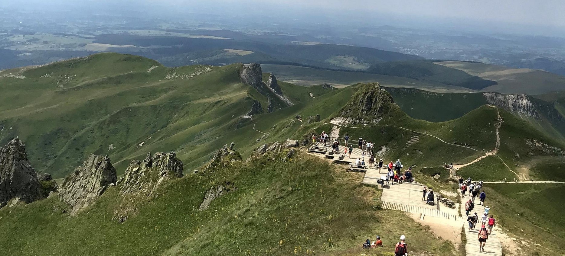 Summit of the Puy de Sancy, view of the Puy de l'Ane, the Puy Redon and the ridge path