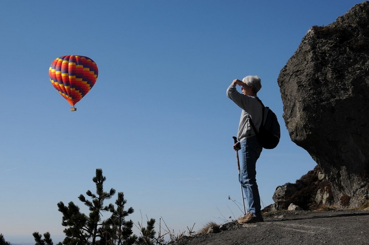 Sancy - hike admiring a hot air balloon