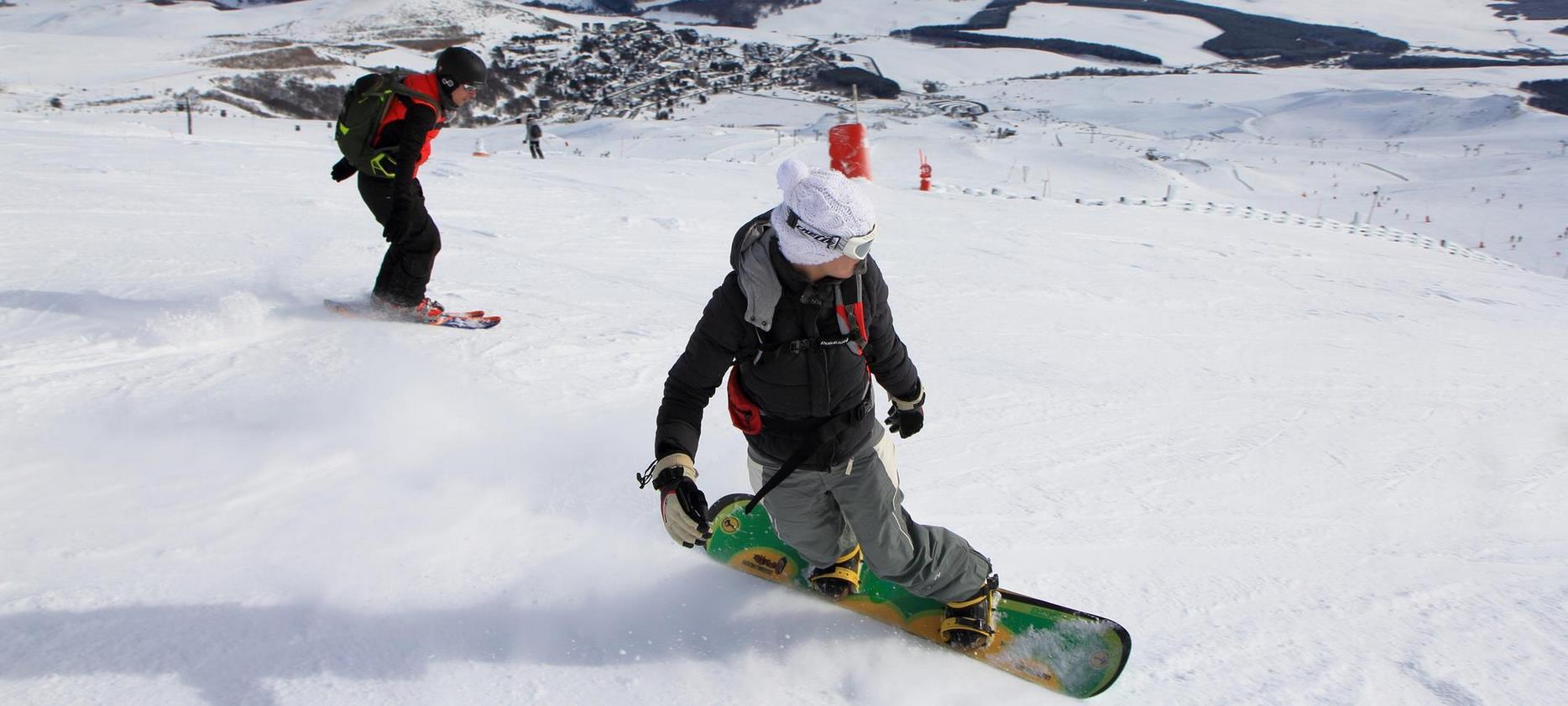 Super besse - Snowboarding on the slopes of the resort of Super Besse