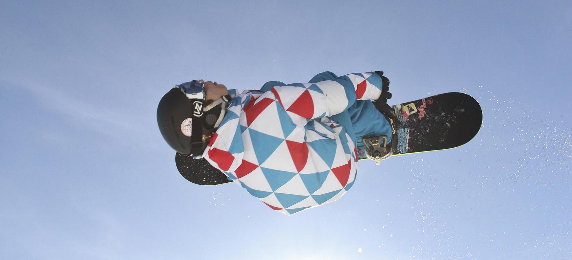 Super Besse - Snowboard jump in Super Besse
