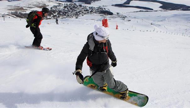 Super Besse - Snowboarding on the ski slopes of the resort of Super Besse