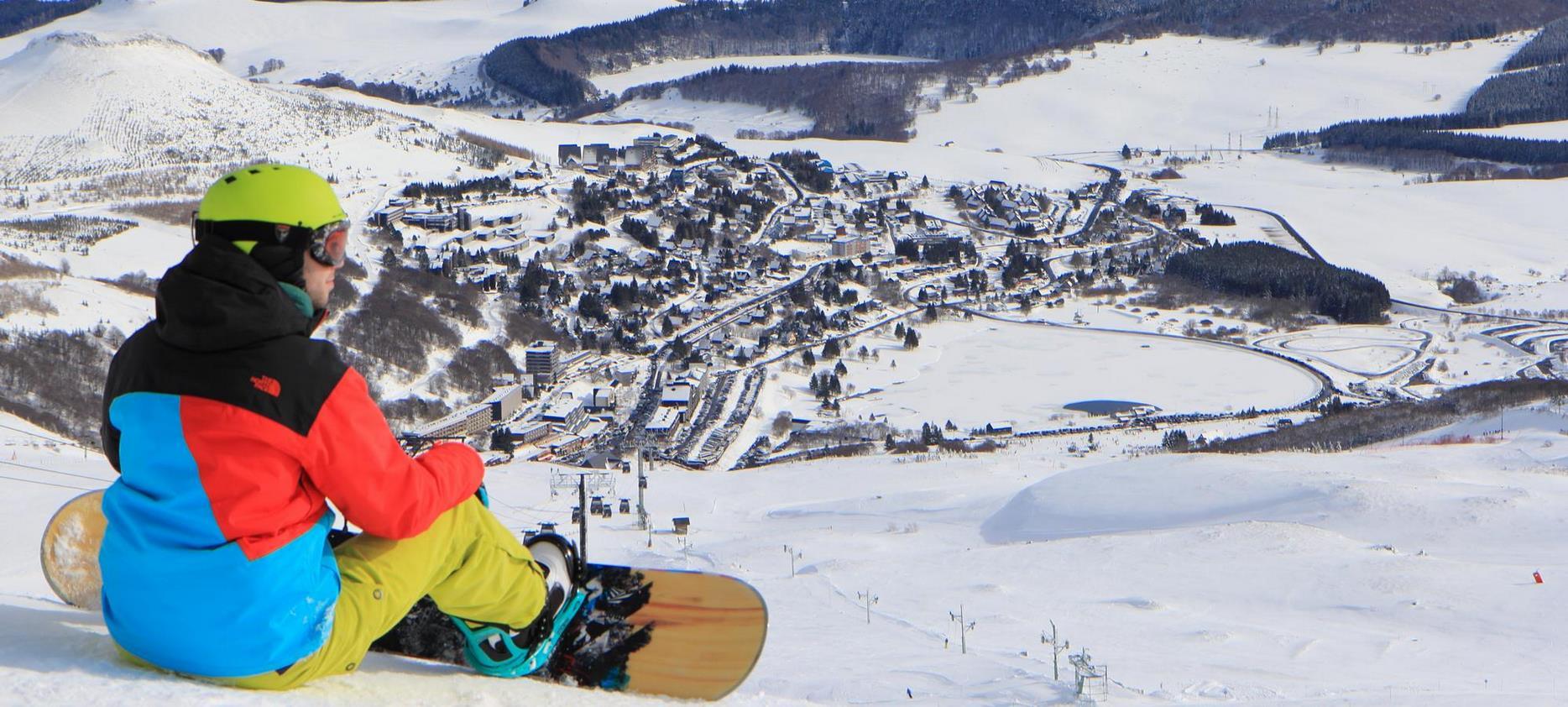 Super Besse - on Snowboard, view of the resort of Super Besse