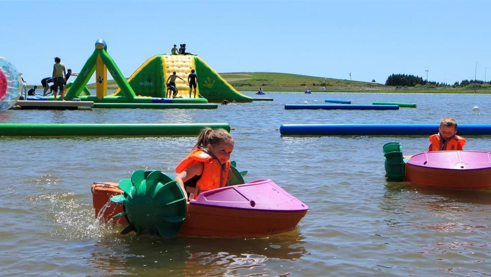 Pedalos for the little ones - Super Besse - Lac des Hermines