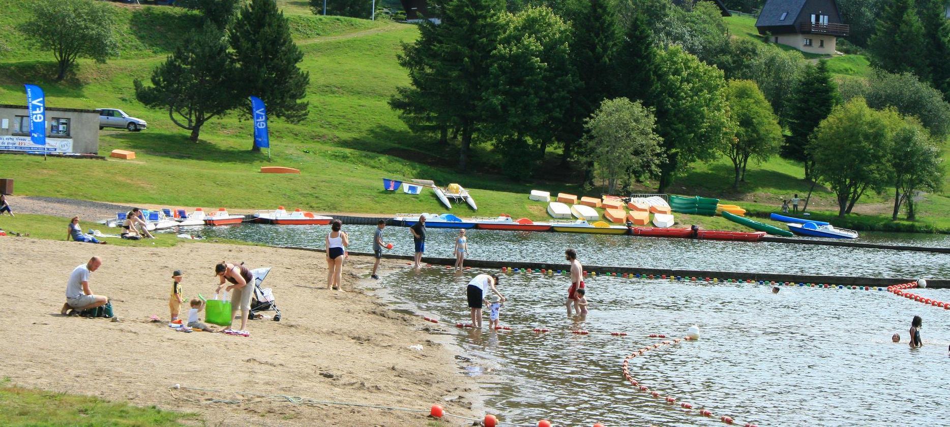 Swimming in the Lac des Hermines in Super Besse