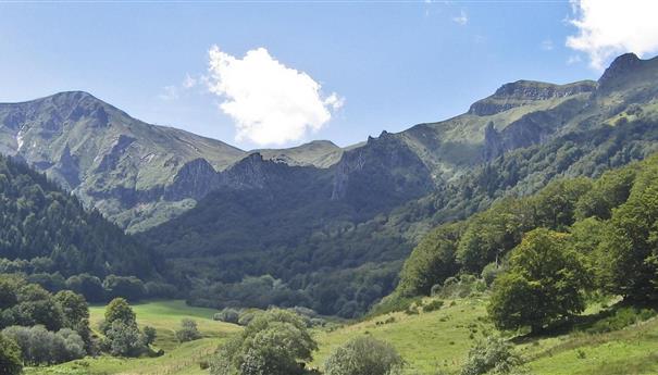Super Besse - panorama of the Chaudefour Valley