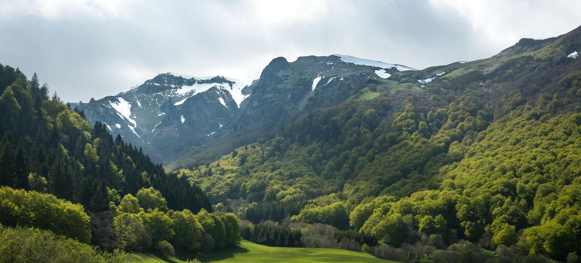 Super Besse, green landscape in the Chaudefour Valley