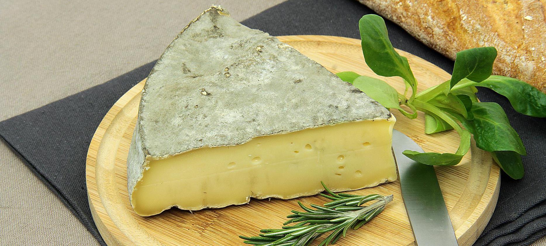 AOP Auvergne cheese - Le Saint Nectaire, Saint Nectaire Farmer made with raw milk