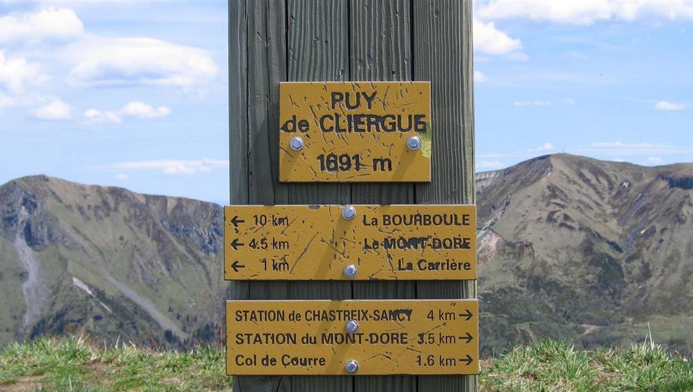 Super Besse - Panel of the hiking trails at Mont dore