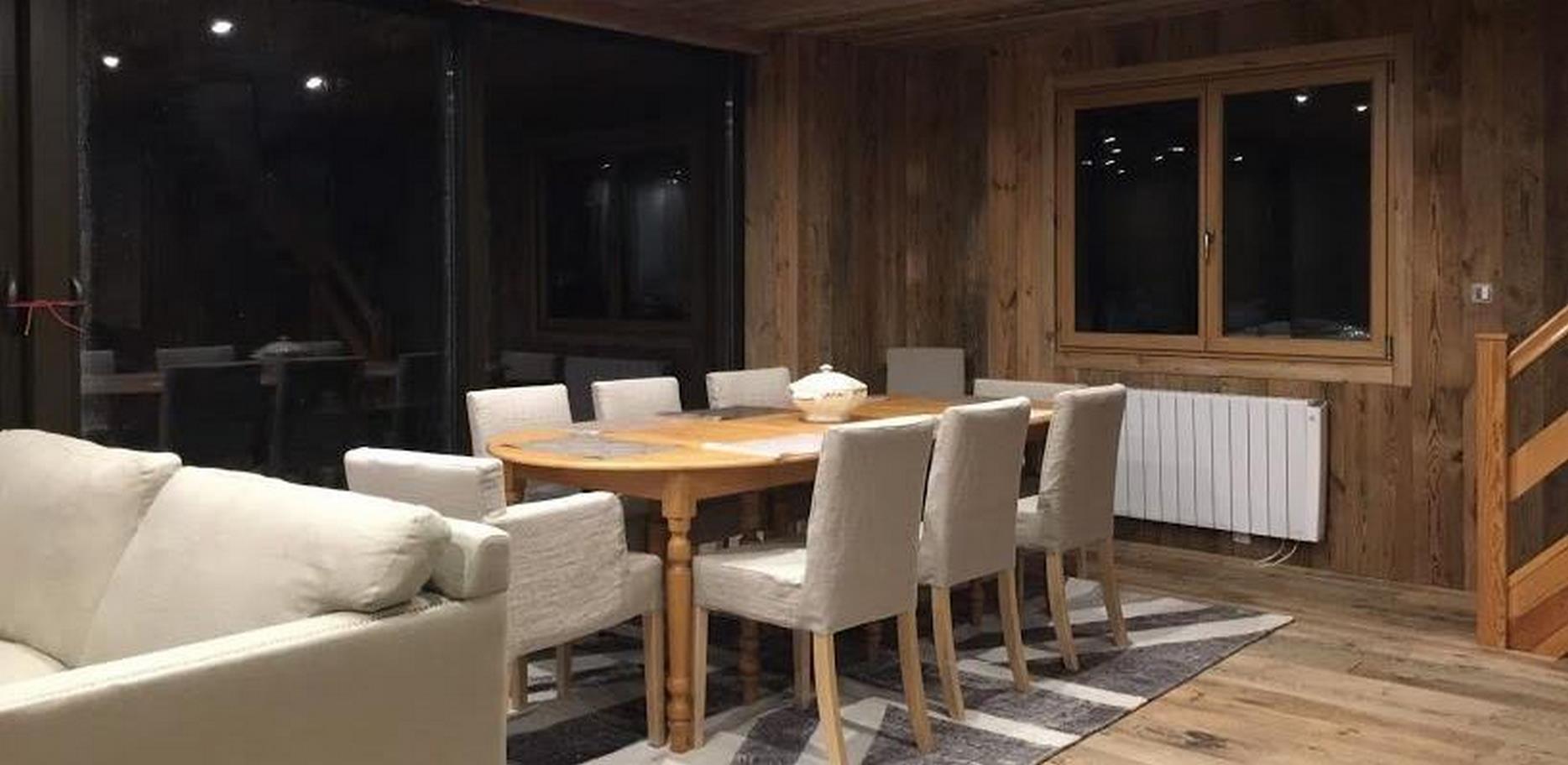 Chalet for Rent Super Besse - Dining room with view of Lac des Hermines