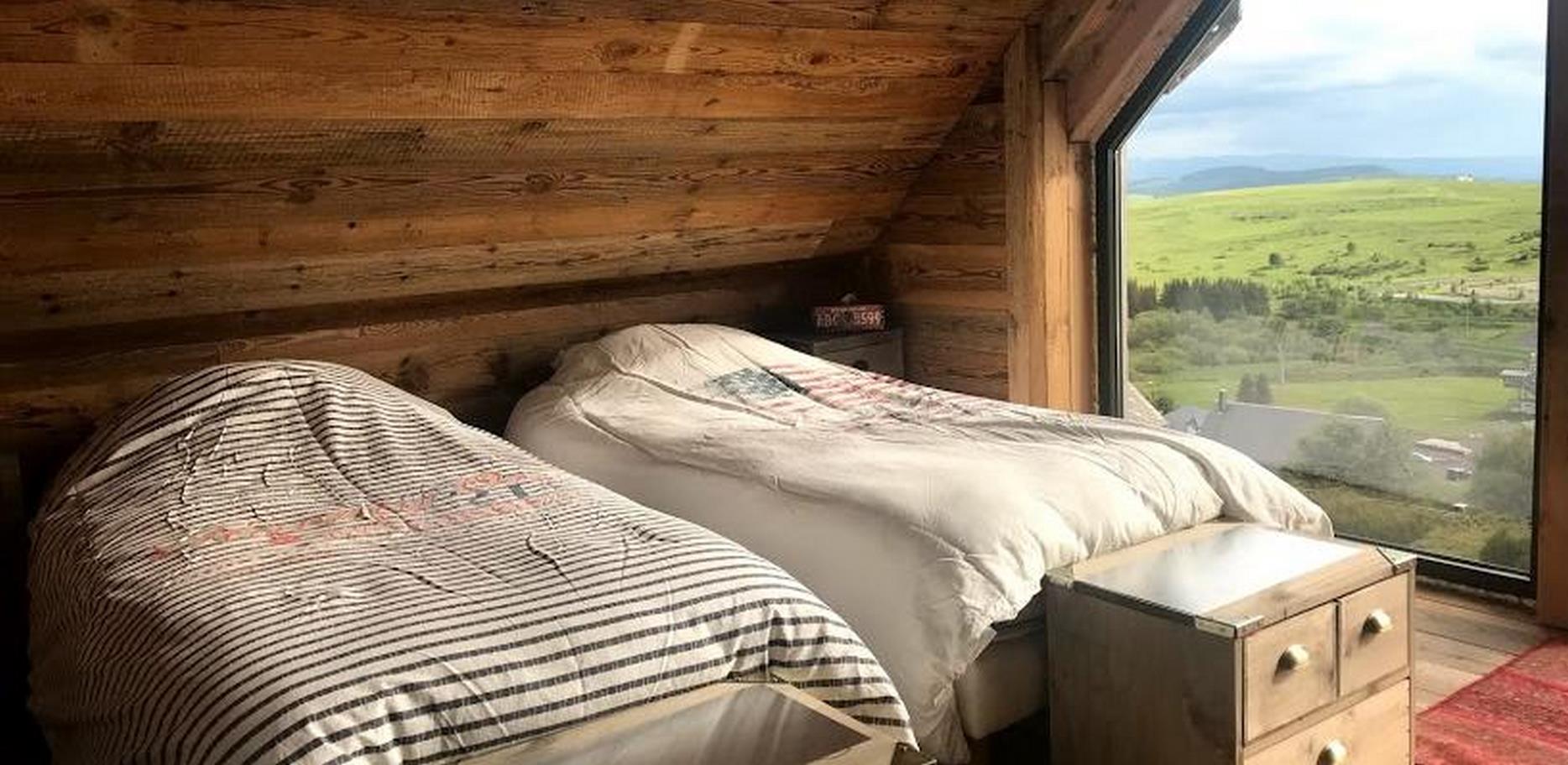 Chalet Super Besse - quadruple bedroom and old wood decoration