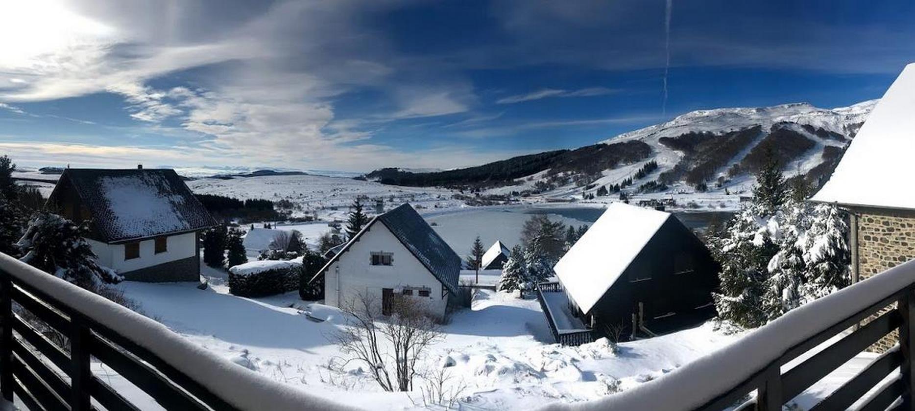 Chalet Super Besse - beautiful view from the balcony of the chalet on the Lac des Hermines and the ski slopes