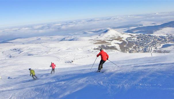 Super Besse resort - family alpine skiing with a view of the resort