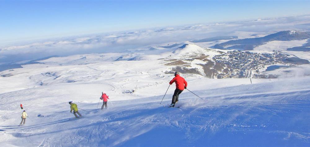 Super Besse resort - family alpine skiing with a view of the resort