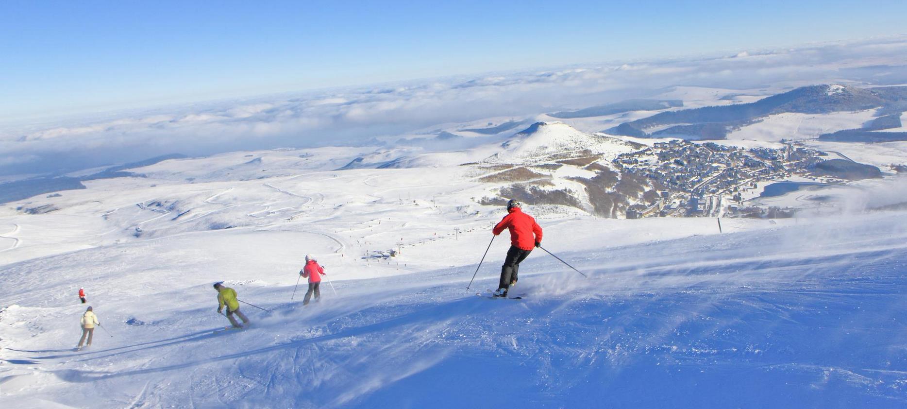 Super Besse resort - family alpine skiing with a view of the resort