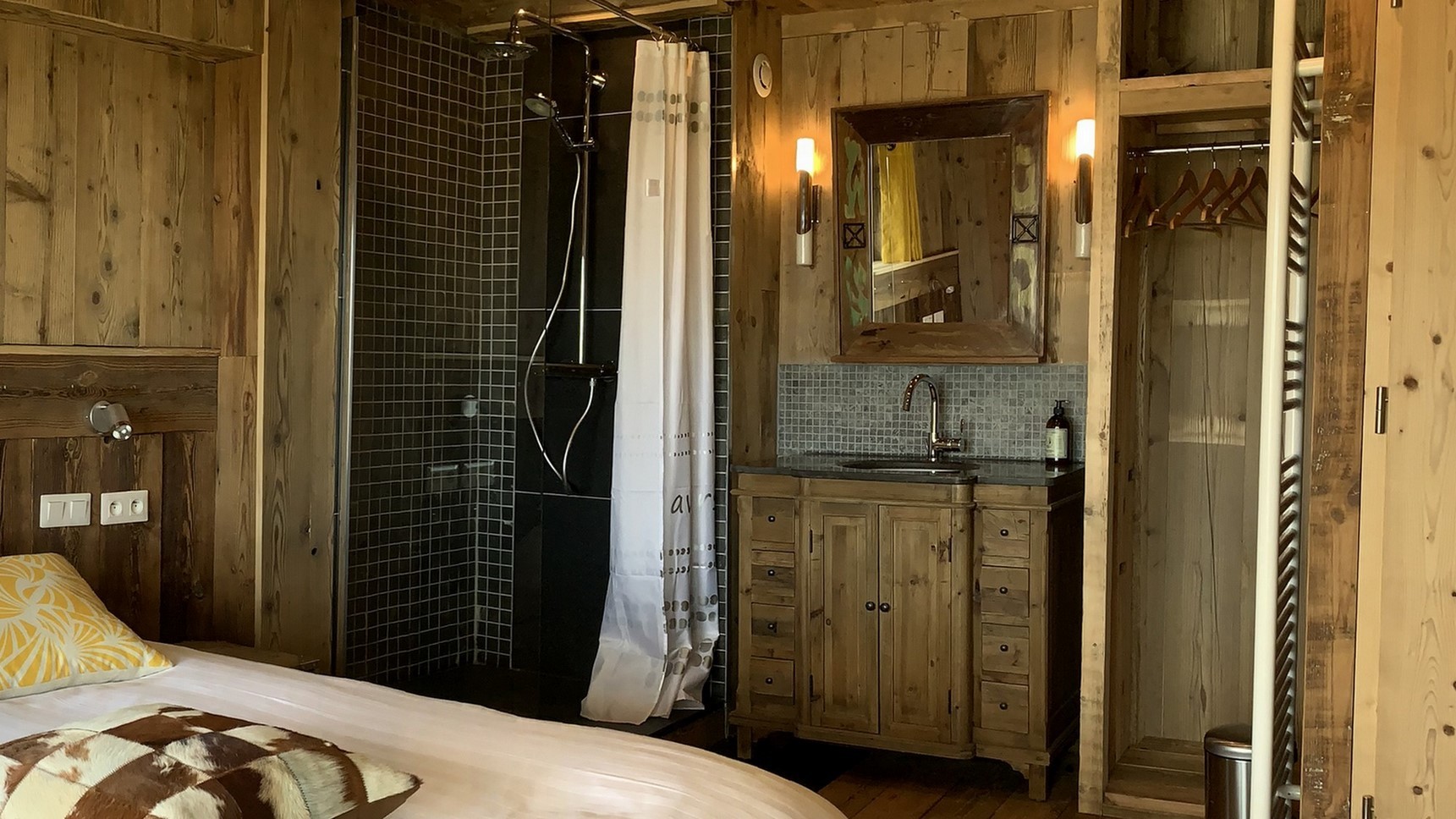 La Cascade room, Master suite king size bed for 1 or 2 people, 90x90 shower, old wood furniture