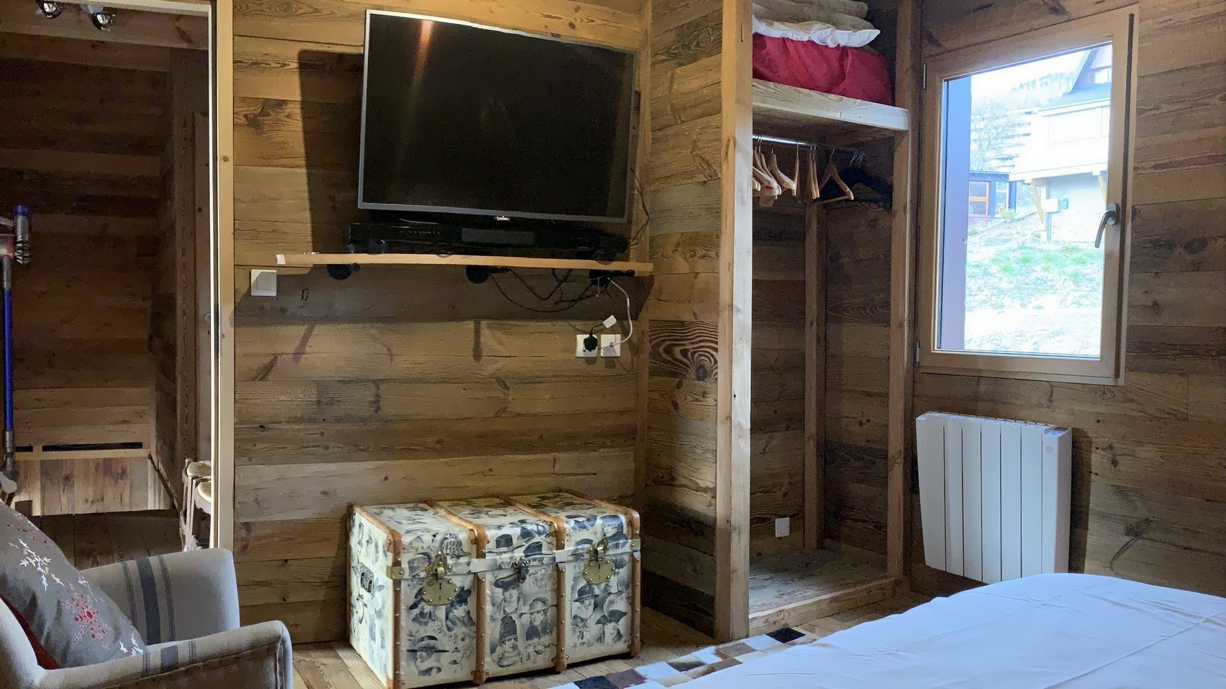 Chalet l'Anorak, Tyrolean bedroom, King Size bed, storage
