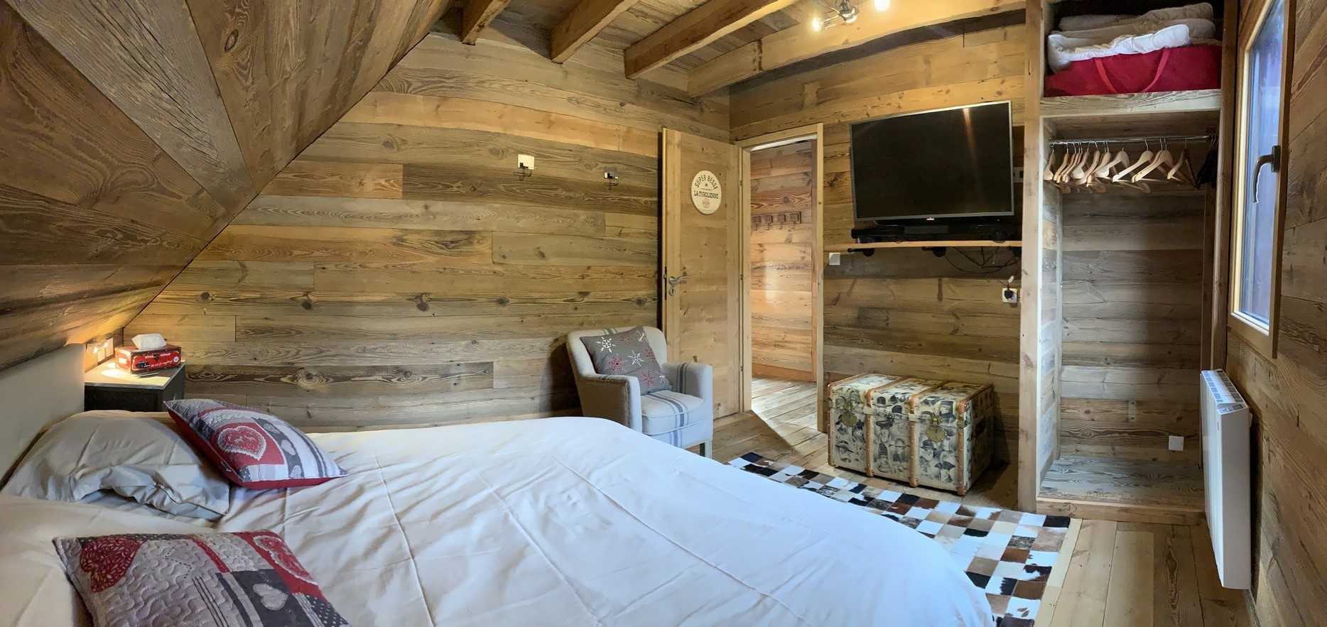 Chalet l'Anorak, Tyrolean room, King Size bed, overview