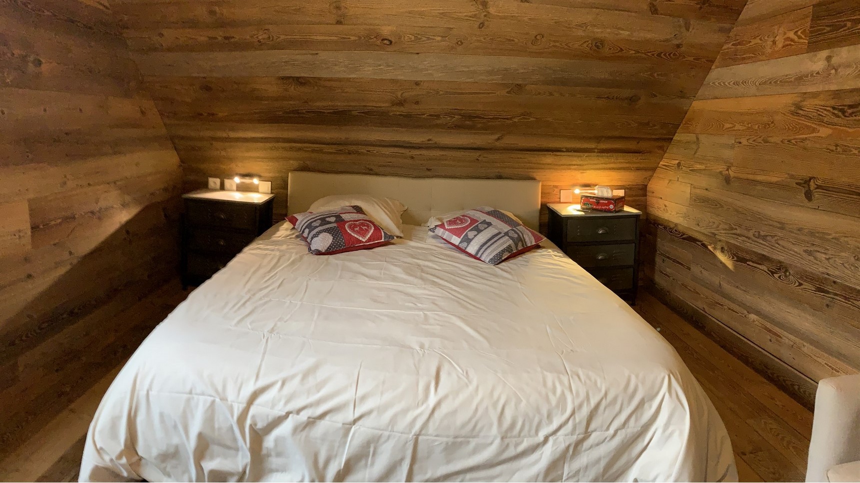 Chalet l'Anorak, Tyrolean bedroom, King Size bed 160 x 200