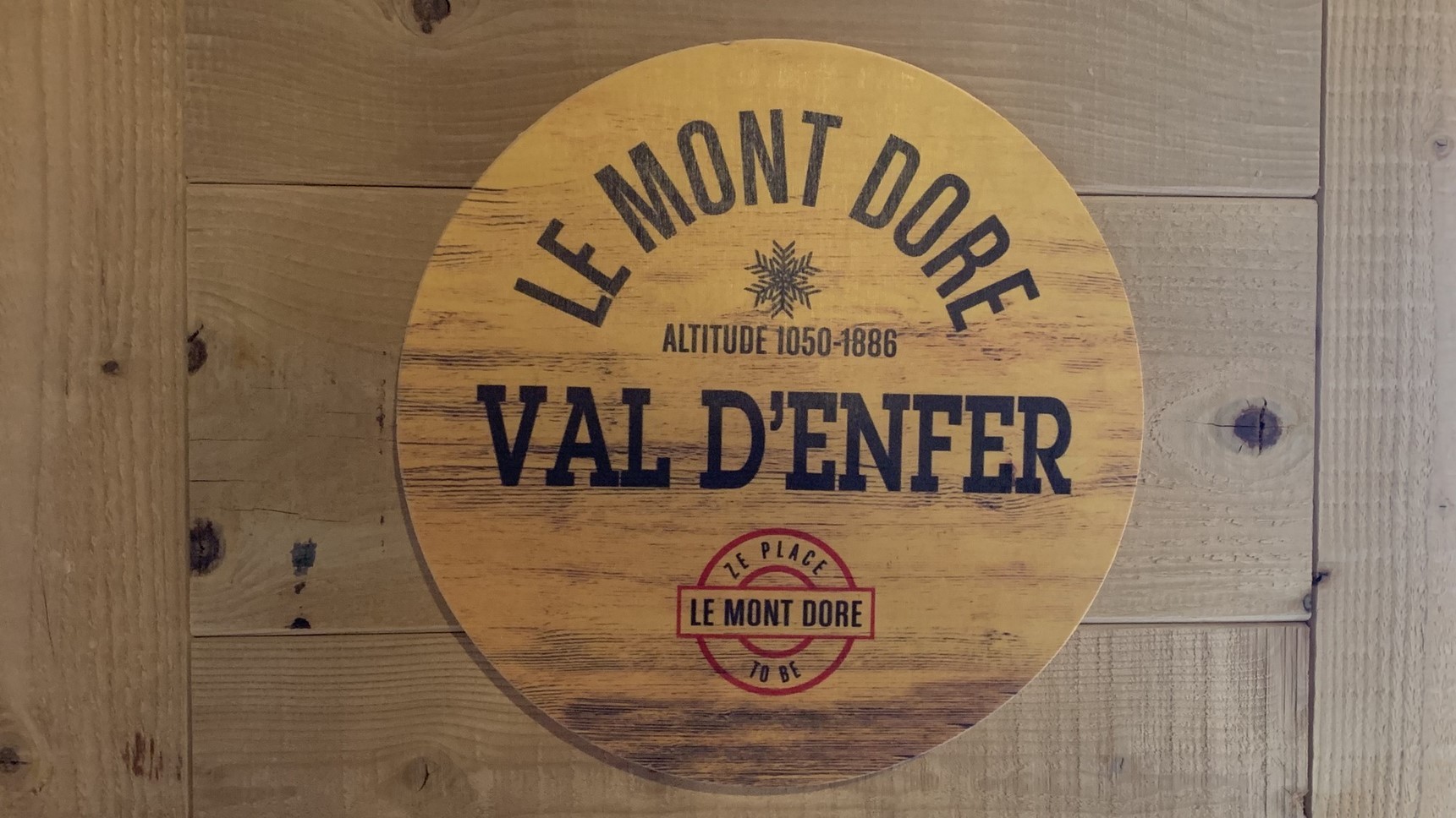 Super Besse chalet, Anorak chalet, Val d'Enfer room, the sign