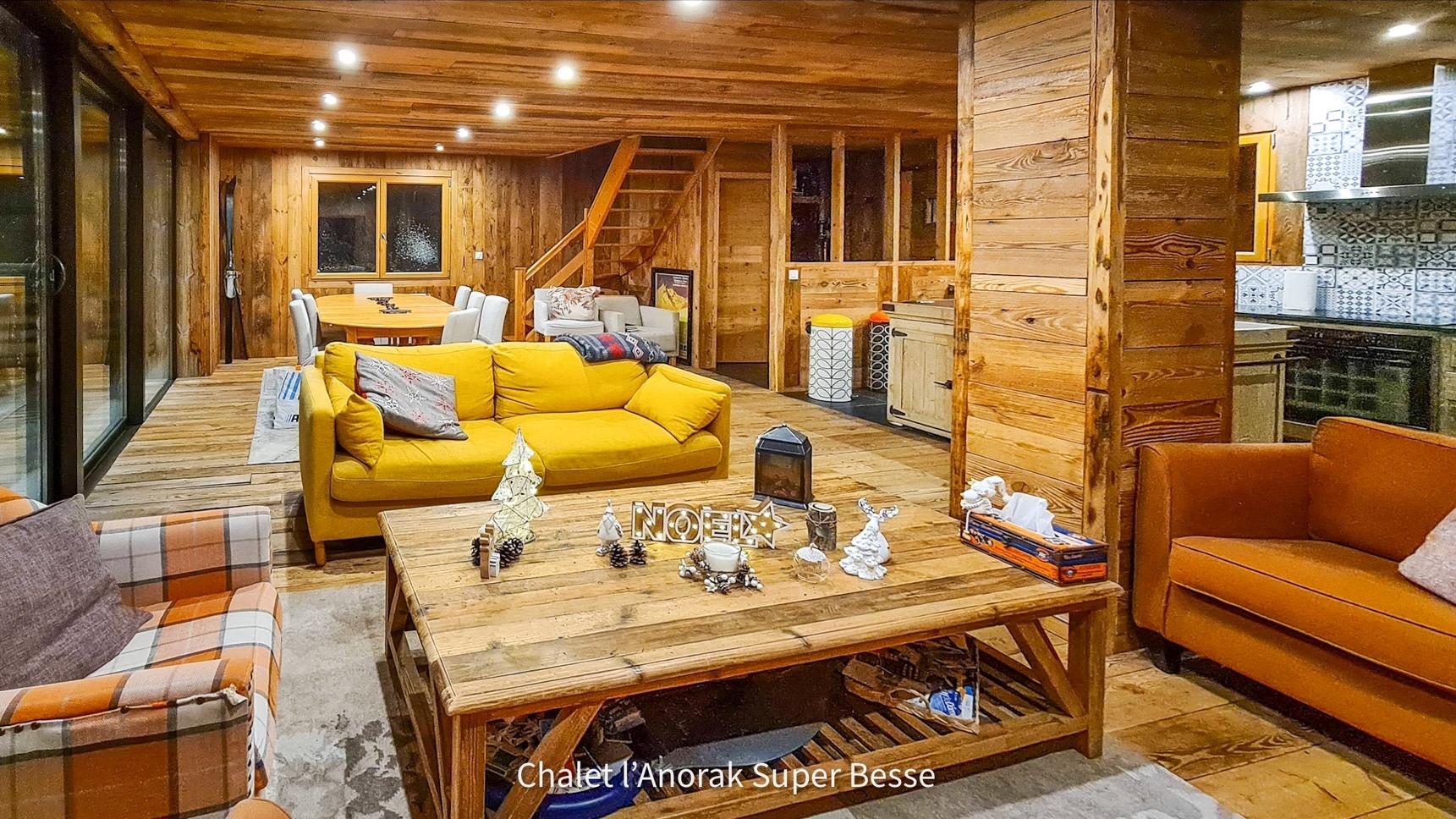Chalet l'Anorak in Super Besse, the Chalet Lounge and the living room table