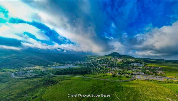 The Chalet l'Anorak in Super Besse, panorama of the summer resort of Super Besse