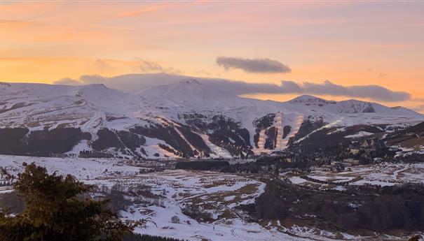 Puy de Montchal - View of the Massif du Sancy and the resort of Super Besse