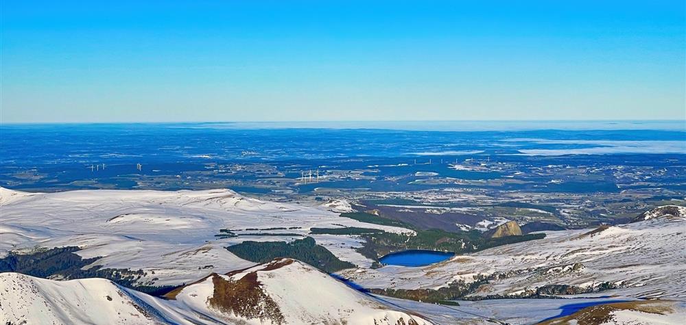 Auvergne Montgolfiere - Lake Guery and the Massif adventif in a hot air balloon