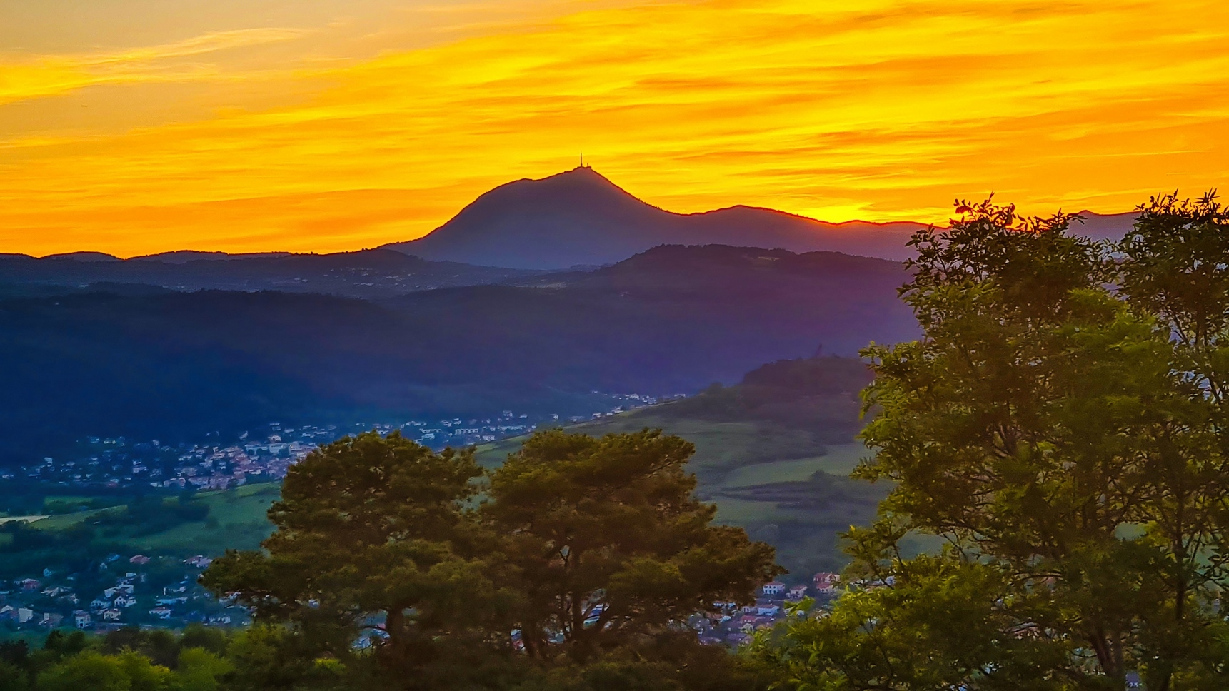 Plateau de Gergovie, sunset over the chain of Puys and the Puy de Dome