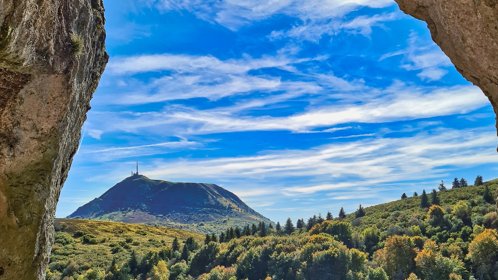 Puy de Clierzou, beautiful view of the Puy de Dome from the Caves of Clierzou
