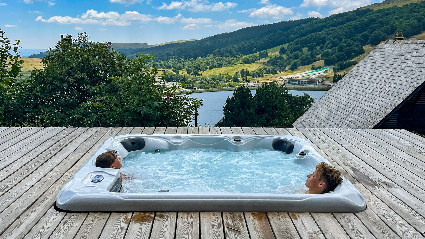 Chalet with jacuzzi in Super Besse - for a moment of relaxation