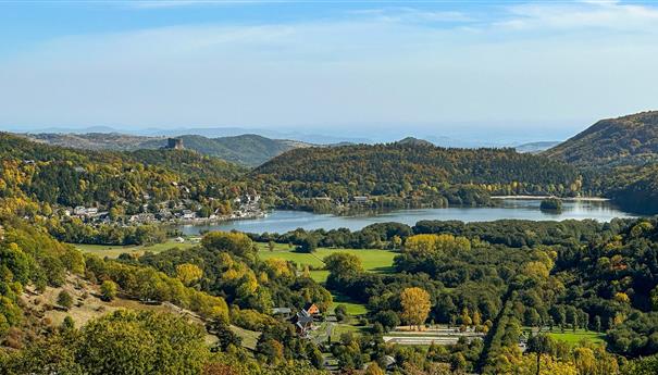 Lac Chambon in its autumn colours. Nice view of the castle of Murol. Discover Lake Chambon,