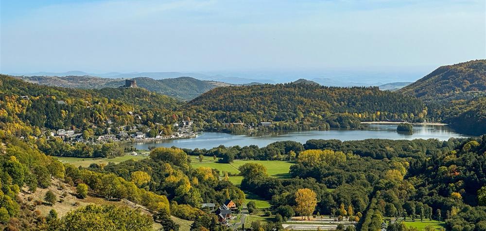 Lac Chambon in its autumn colours. Nice view of the castle of Murol. Discover Lake Chambon,