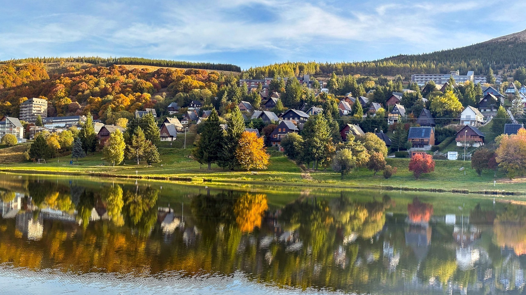Super Besse in Autumn, pretty reflections on the Lac des Hermines in Super Besse