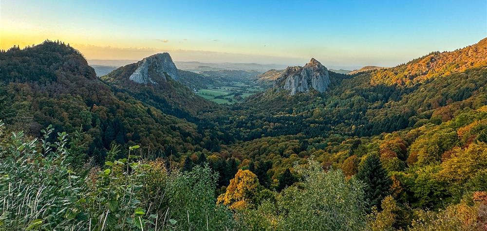 The Tuilier and Sanadoire rocks in the colors of Autumn