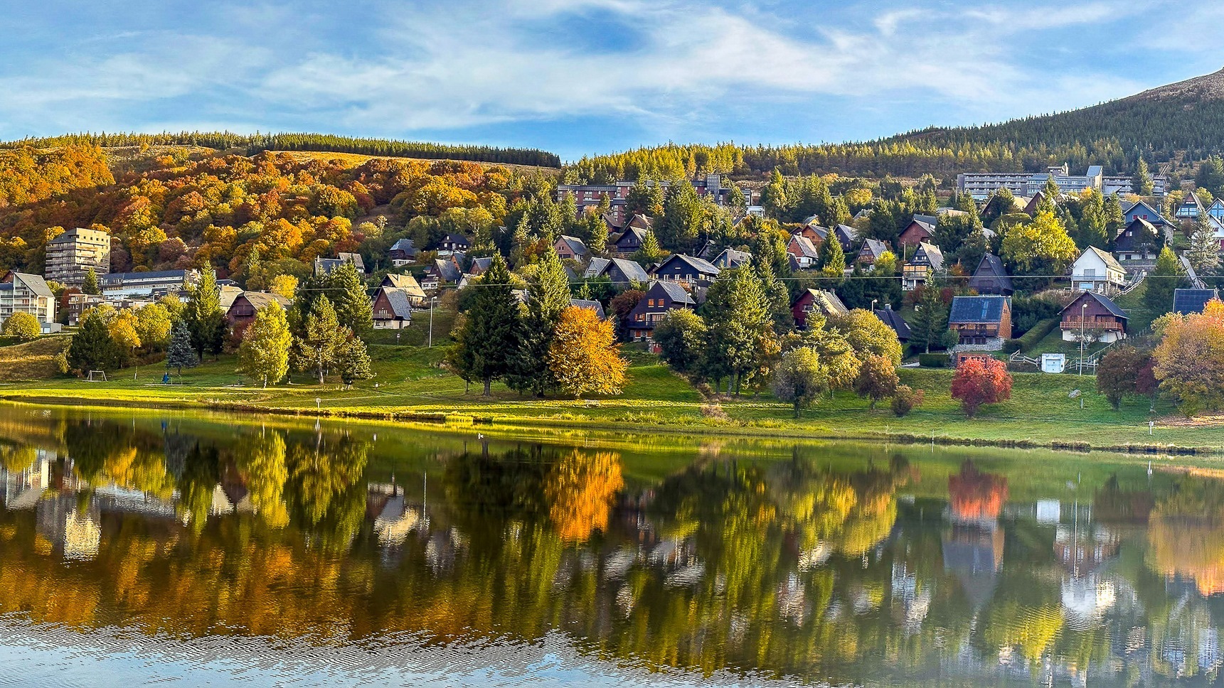 Super Besse in Autumn, pretty reflections on the Lac des Hermines in Super Besse