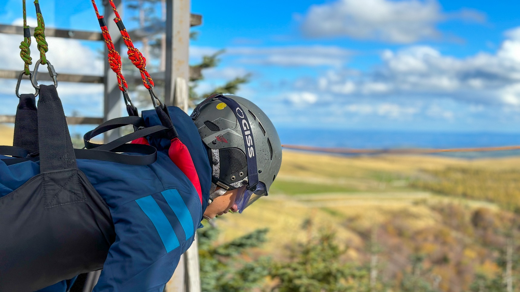 Zipline in Super Besse, ready to experience a descent of 1600 m with a magnificent view of Super Besse