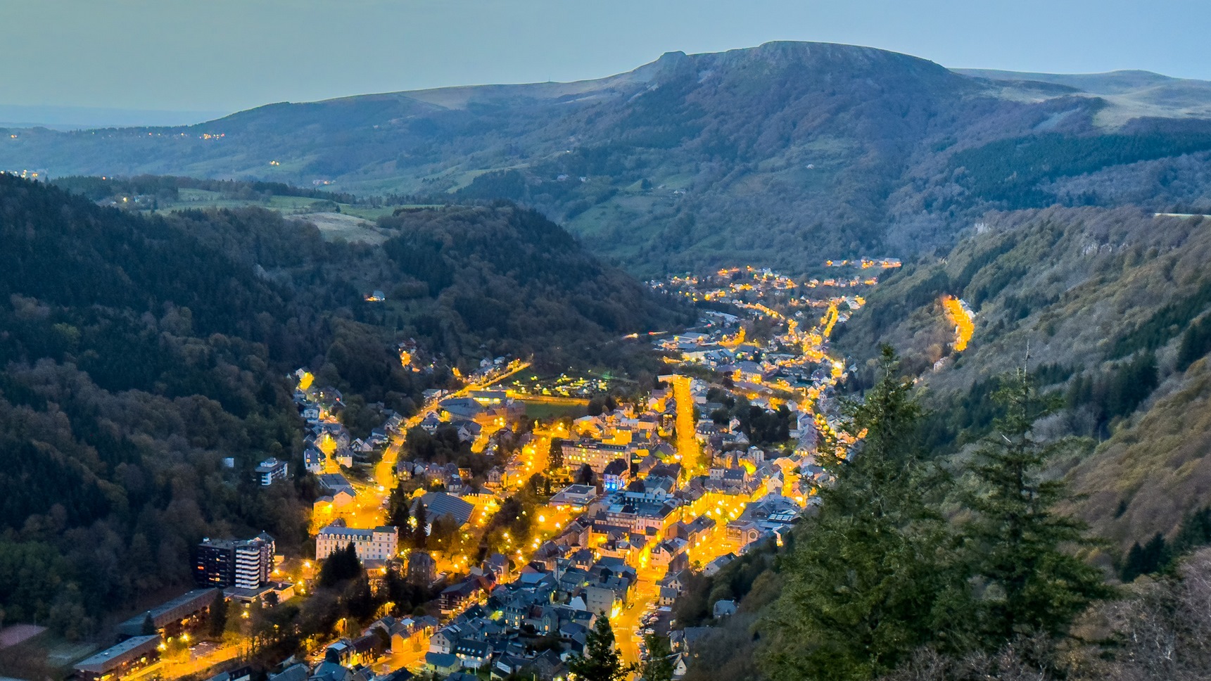 Grande Cascade plateau, magnificent view of the city of Mont Dore at nightfall