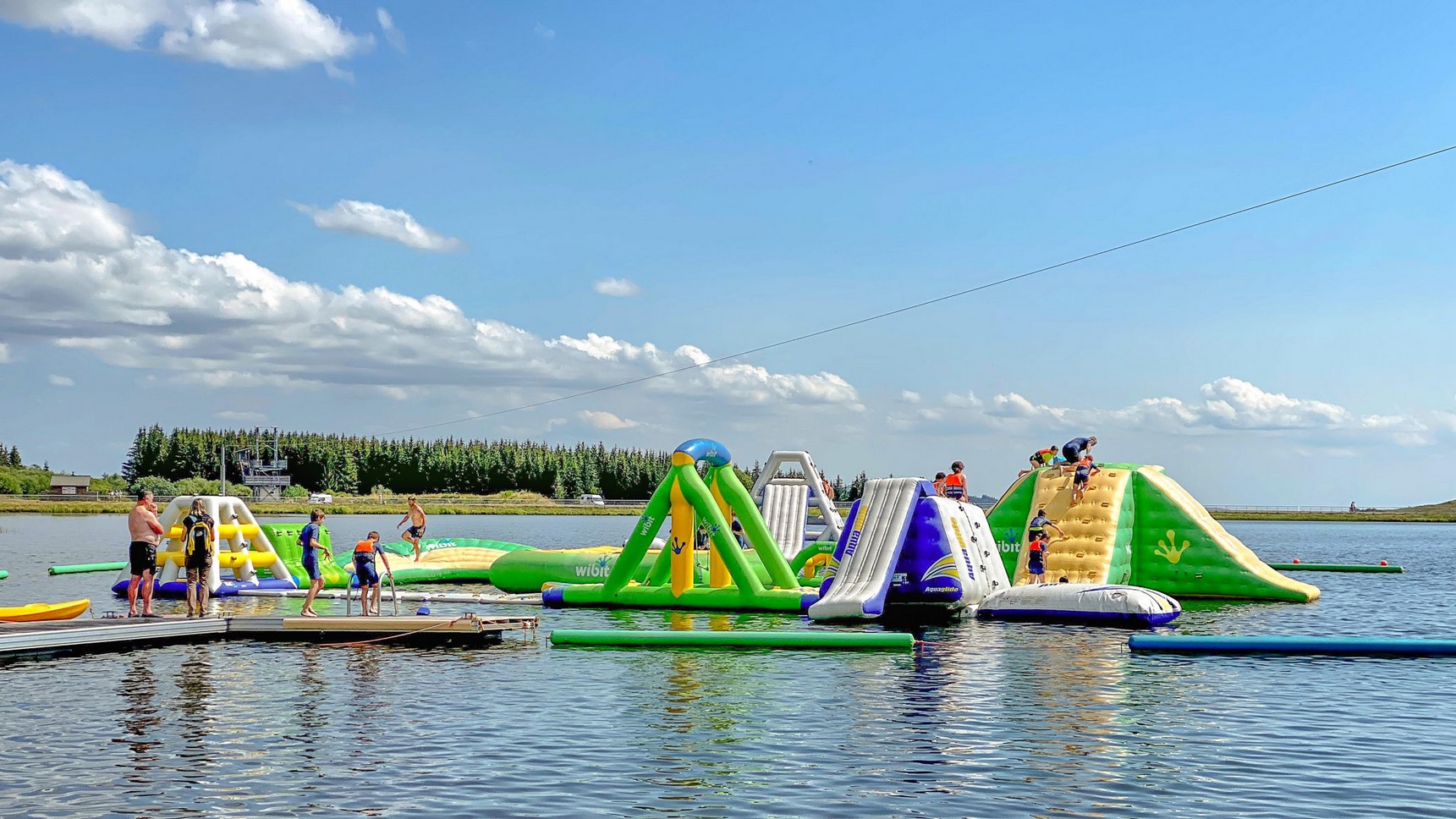 Super Besse, water games on the Lac des Hermines