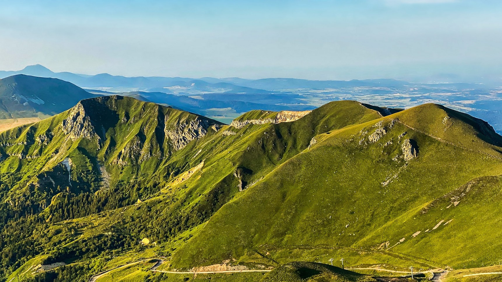 Puy de Sancy, panorama over the peaks of the Monts Dore