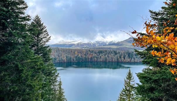 In Autumn, Lac Pavin and the beautiful colors of the trees