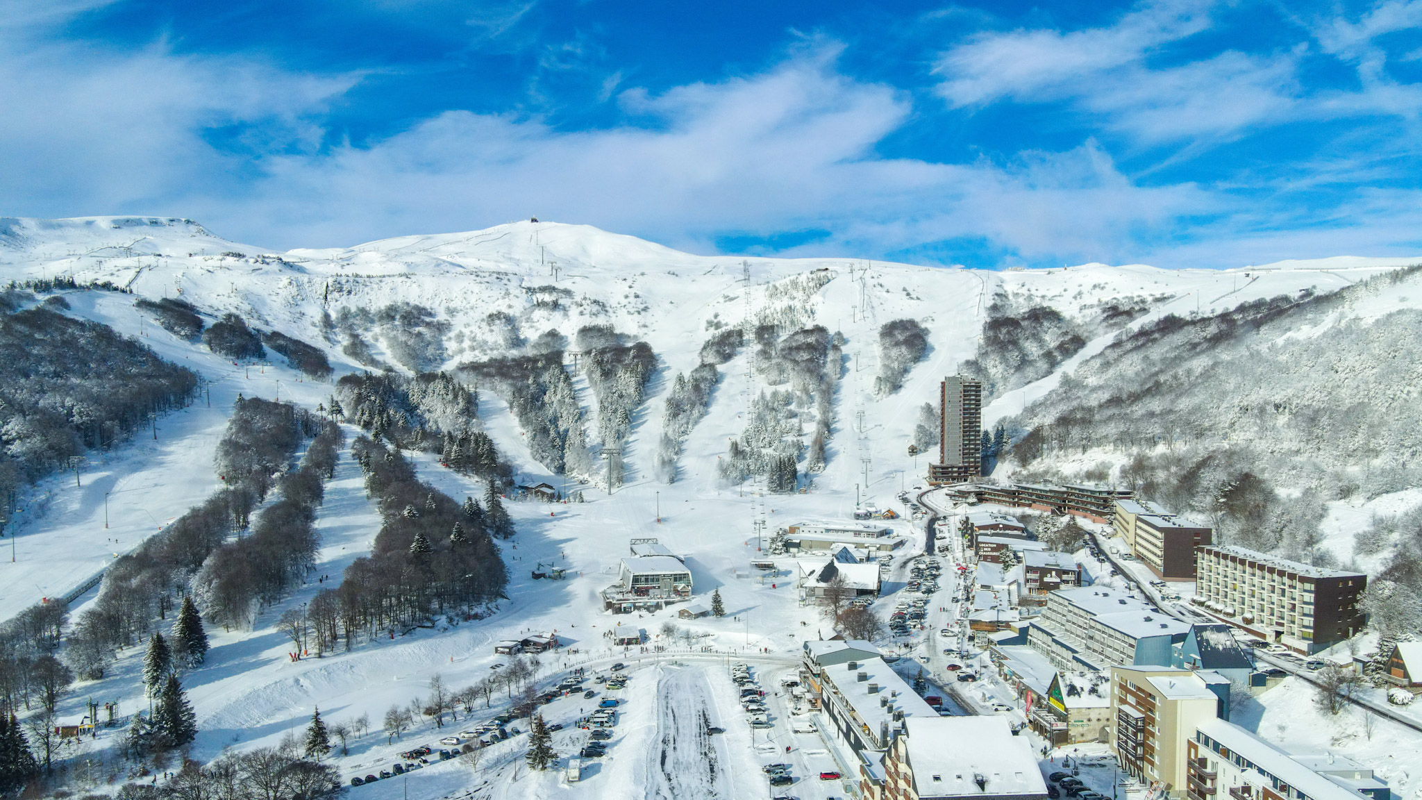 Super Besse seen from the Sky, panorama of Super Besse under the snow